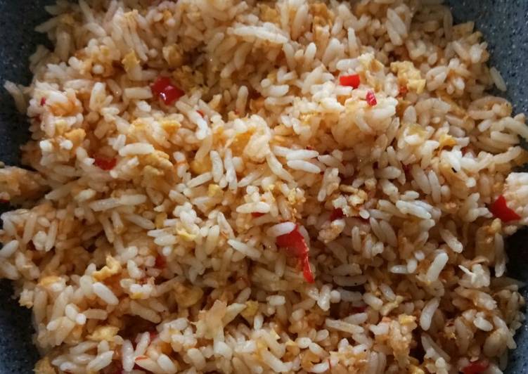 Cara Gampang Menyiapkan Nasi goreng kampung, Enak Banget