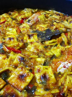Una foto de Gazpachos manchegos con pollo y gambones al estilo de mi madre