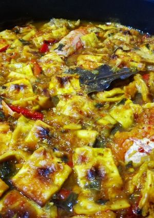 Una foto de Gazpachos manchegos con pollo y gambones al estilo de mi madre