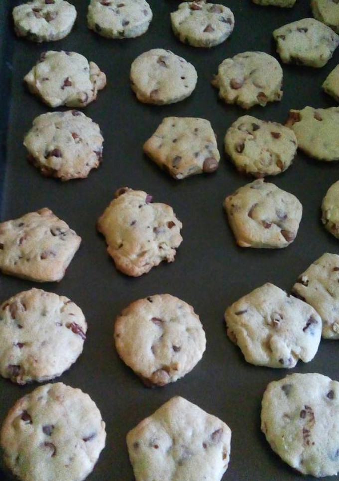 Una foto de Galletas con Chispas de Chocolate y Nuez 🍪