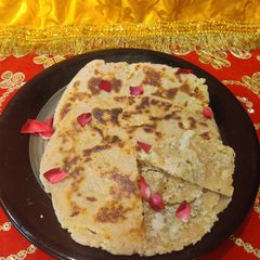 A picture of Khasta roti.