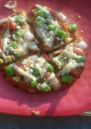 पिज़्ज़ा (pizza recipe in Hindi) रेसिपी मुख्य फोटो