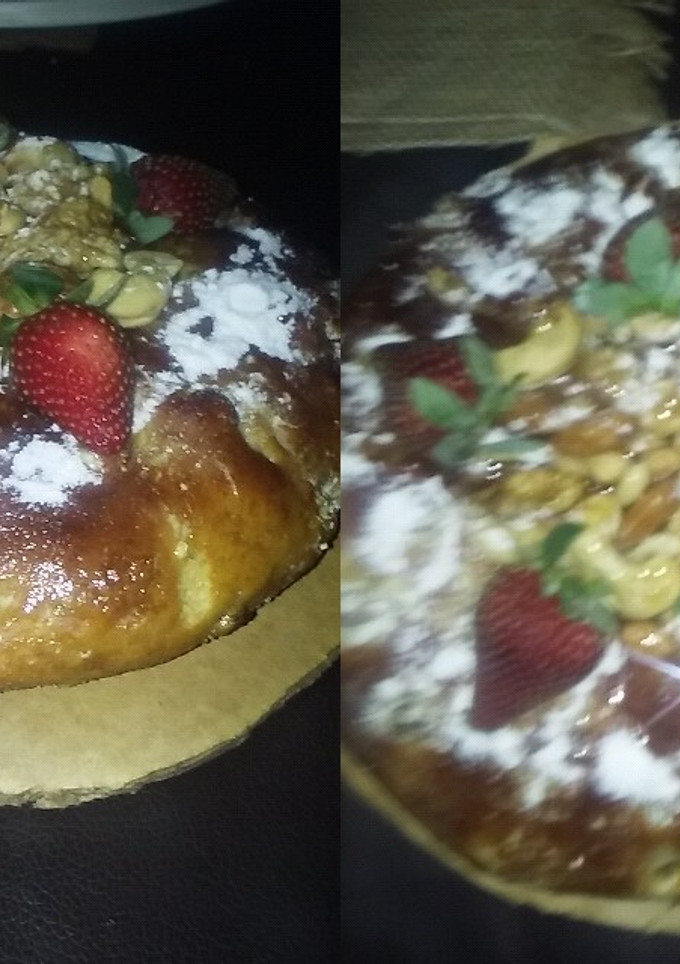 Una foto de Pan dulce casero con miel y frutos secos