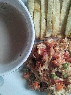 A picture of Chips & Chicken egg sauce with cocoa drink.