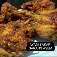 A picture of Ayam Bakar Garang Asem.