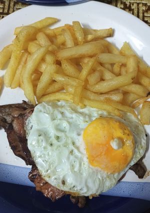 Una foto de Chivito al Plato