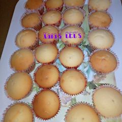 A picture of Milky Vanilla cupcakes.