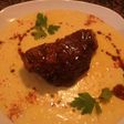 Tapa de asado al horno con salsa de soja y puré mixto