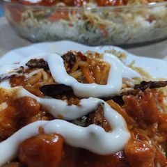 A picture of Chicken chilli Chinese rice.
