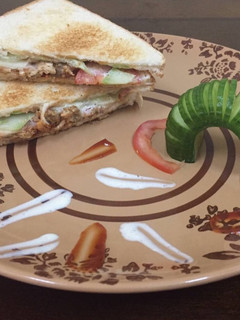 சிக்கன் மேயோ ஸாண்ட்விச் (CHicken Mayo Sandwich Recipe in Tamil) செய்முறை முக்கிய புகைப்படம்