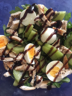 Una foto de Ensalada templada de kiwi