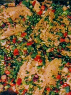 Una foto de Lengua con salsa criolla