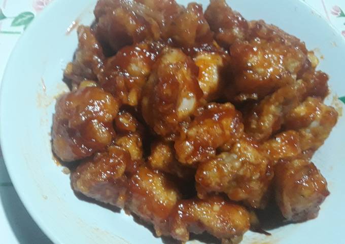 Bagaimana Menyiapkan Ayam 'Merah' Asam Manis yang Lezat Sekali