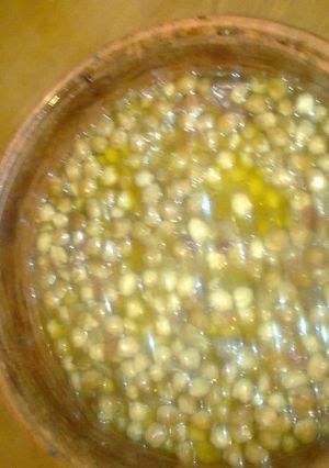 A picture of Chickpea stew from Sifnos, in a casserole pot.