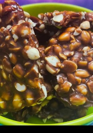 A picture of Peanut chikki.