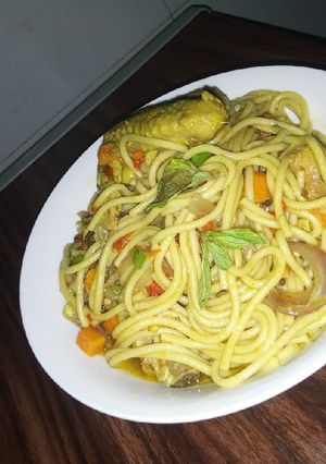 A picture of Jallof spaghetti.
