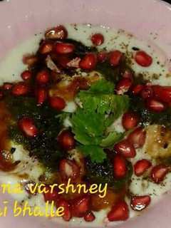 दही भल्ले (Dahi bhalle recipe in hindi) रेसिपी मुख्य फोटो