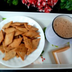 A picture of Jowar flour namak pare.
