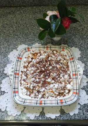 Una foto de Torta de pionono relleno y merengues