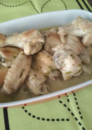 Una foto de Alitas de pollo al cava