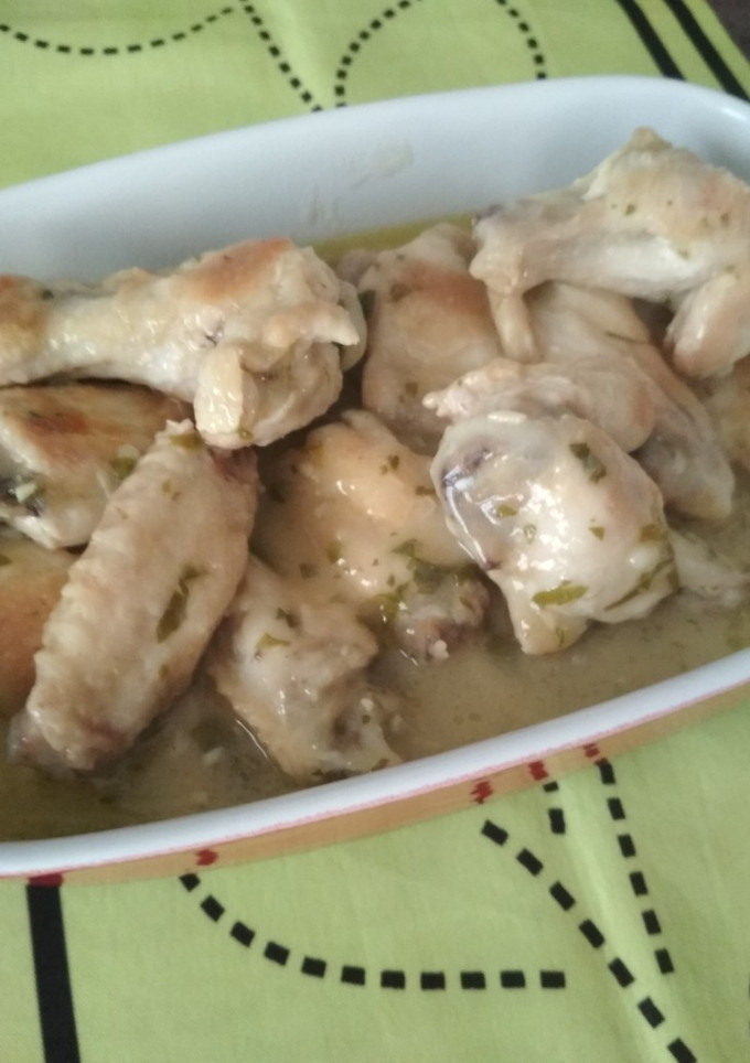 Una foto de Alitas de pollo al cava