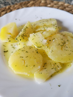 Una foto de Patatas aliñadas