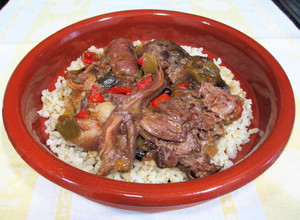 Foto principal de Zarzuela especiada de oreja, mejilla, galtas y chorizos de cerdo al vino rosado