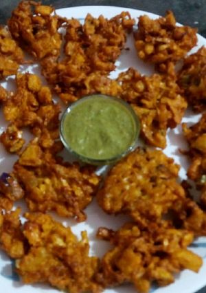 A picture of Egg-vegetable pakoda.