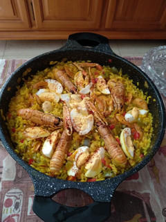 Una foto de Paella de marisco