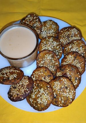 A picture of Makai Methi Vada (Maize Flour, Fresh Fenugreek Vada).