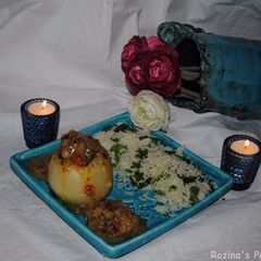 A picture of Stuffed onions with spinach rice.