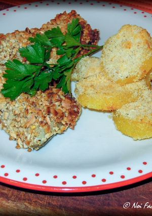 Foto di Filetti di Branzino in crosta di frutta secca con patate "Sabbiate"