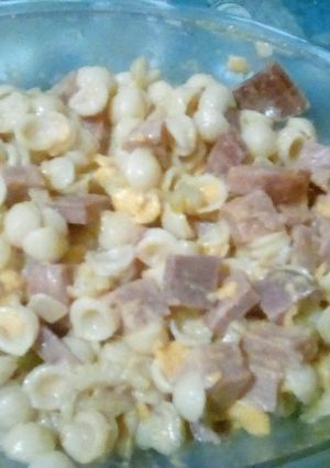 Una foto de Macarrones con queso y spam