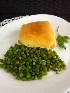 Una foto de Bacalao gratinado con guisantes