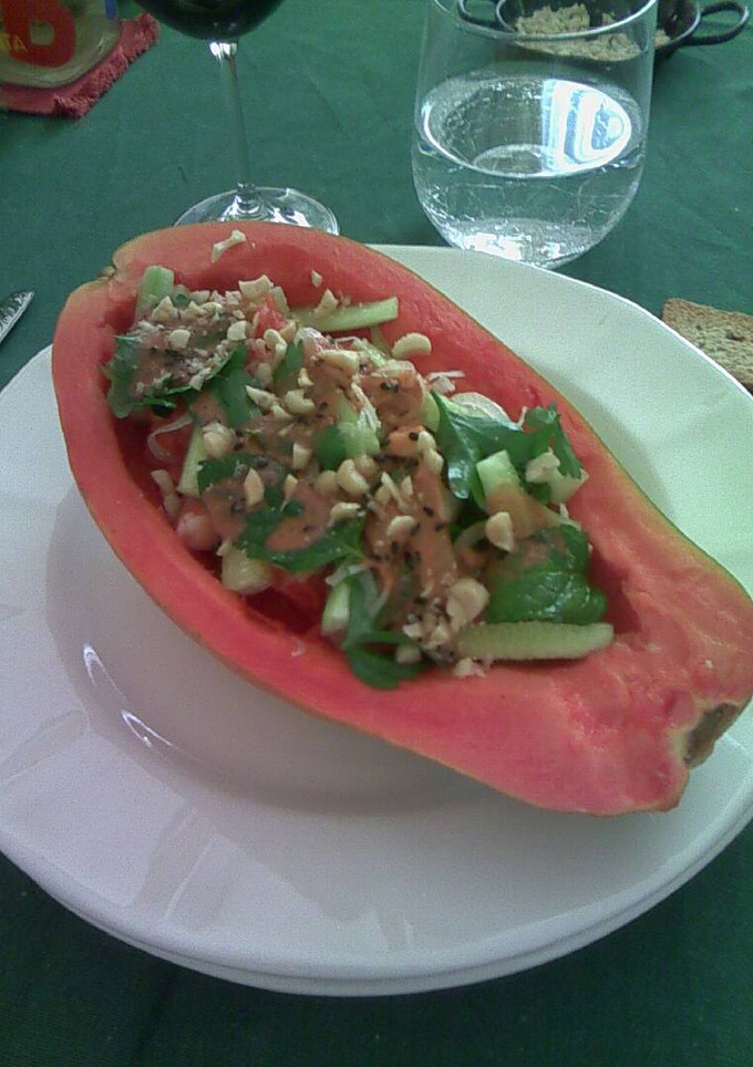 Una foto de Ensalada de papaya y langostinos