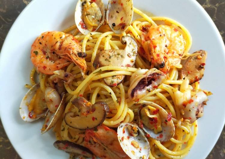 Langkah Langkah Memasak Spaghetti Aglio Olio yang Lezat