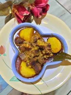 খাসির মাংসের ঝোল (khasir mangsher jhol recipe in Bengali) রেসিপির প্রধান ছবি