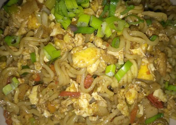 Mie goreng pedas (Indomie)