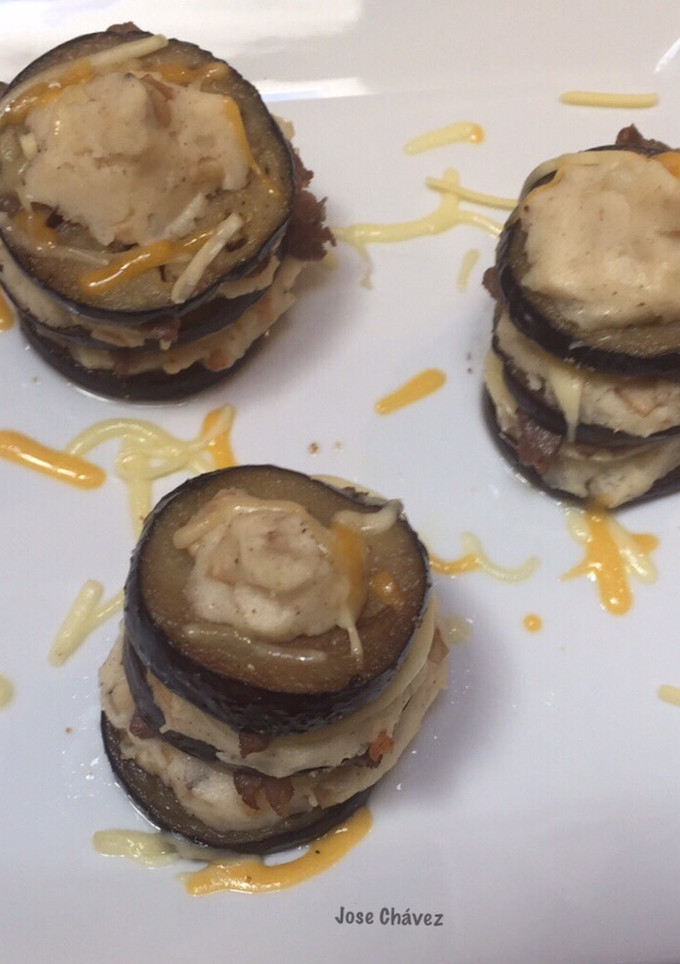 Una foto de Berenjenas con puré de Boletus y babilla de ternera