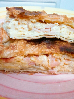 Una foto de Tarta de lomito ahumado y huevo revuelto