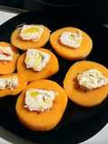 Ensalada de persimon con rulo de cabra