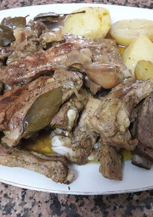 Una foto de Costillas con patatas