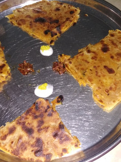 આલુ પરાઠા (aloo paratha recipe in Gujarati) રેસીપી મુખ્ય ફોટો