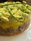 Tartar de atún y pulpo con aguacate y mango