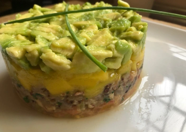 Receta Tartar de atún y pulpo con aguacate y mango