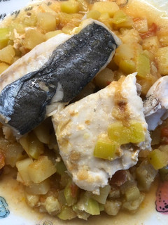 Una foto de Merluza en papillote con verduras
