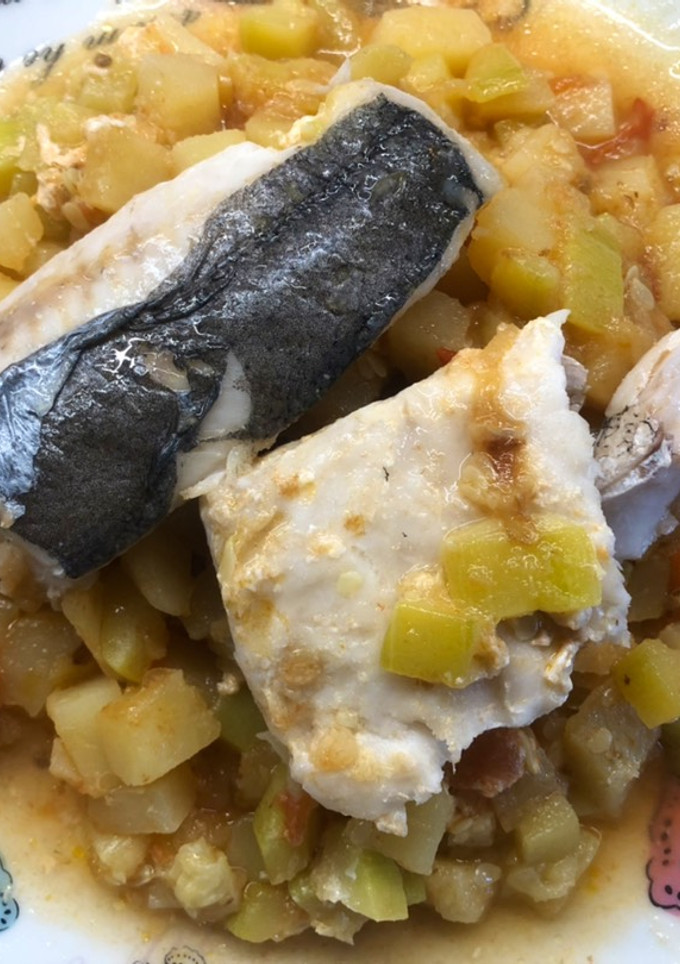 Una foto de Merluza en papillote con verduras