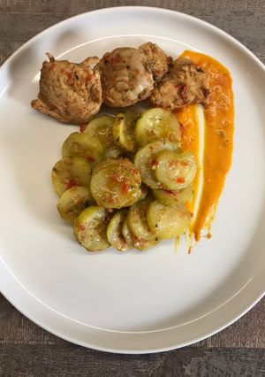 Une photo de Courgettes,poulet et sauce 👍😋