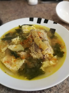 Una foto de Sopa de pollo con verduras al ajillo