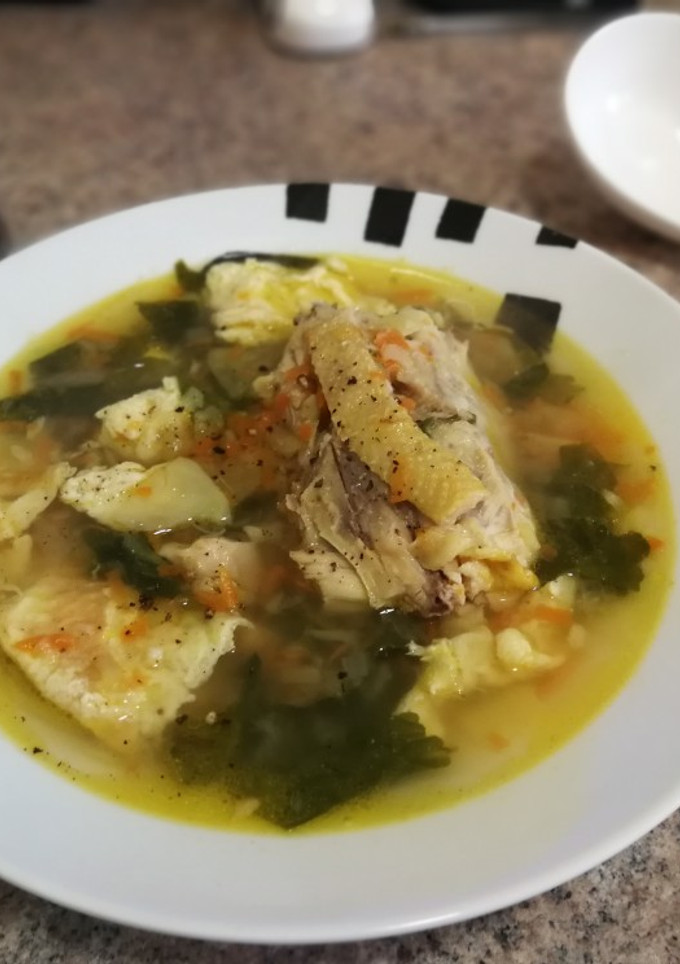 Una foto de Sopa de pollo con verduras al ajillo